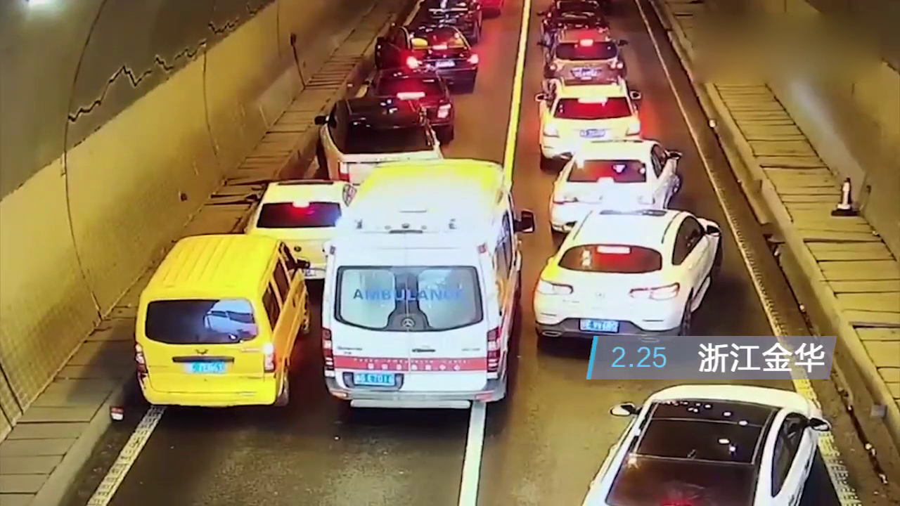 为救护车让行,相信有很多人也会这样做.