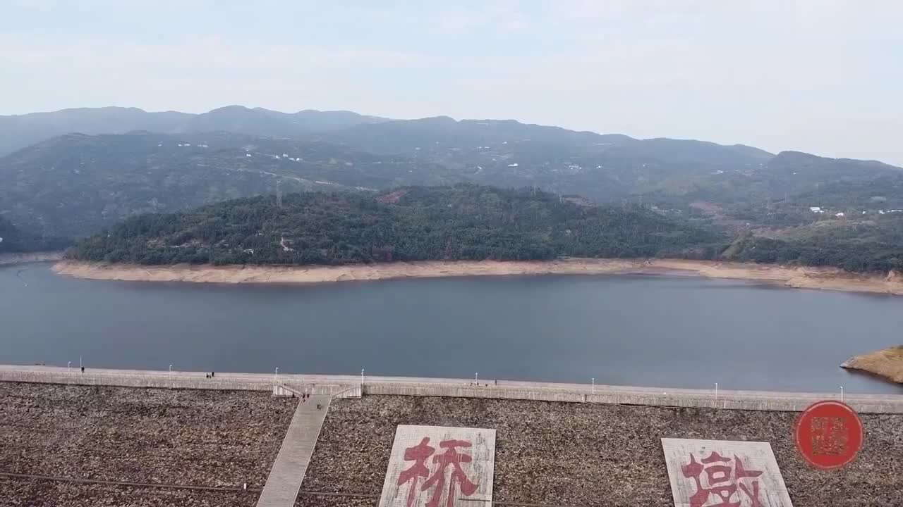 温州苍南桥墩水库,水库下游是千年历史古镇桥墩镇,古称松山