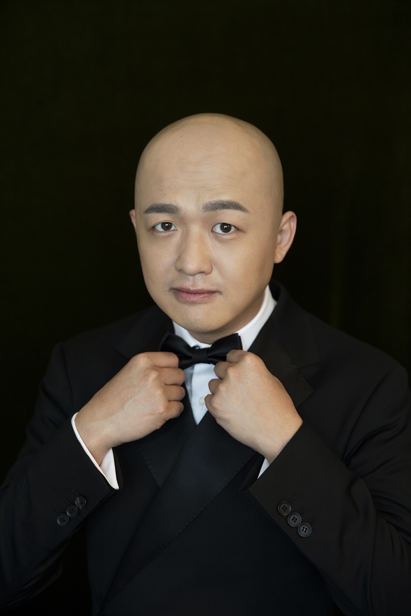 包贝尔现身金鸡奖闭幕式 担当开奖嘉宾致敬匠心之作