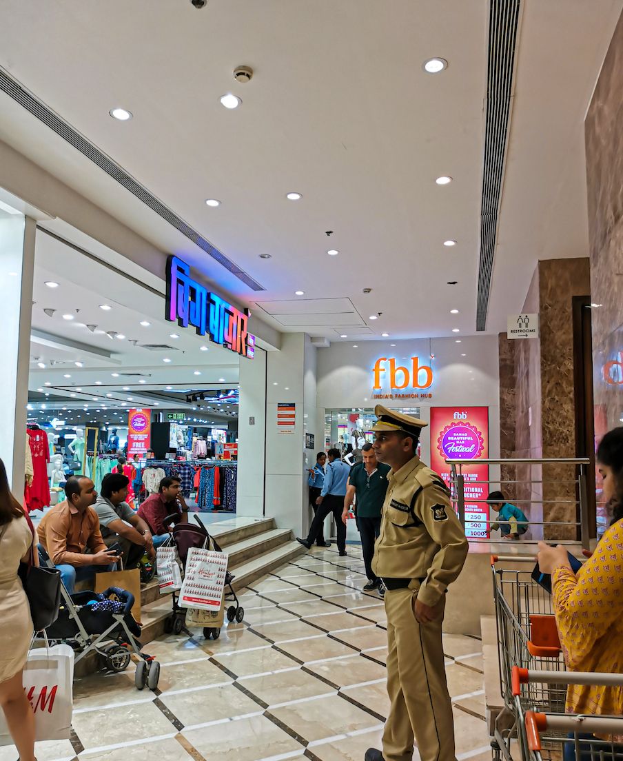 mall是位于印度新德里的一个富人区的商场,这里简直就是一个购物天堂