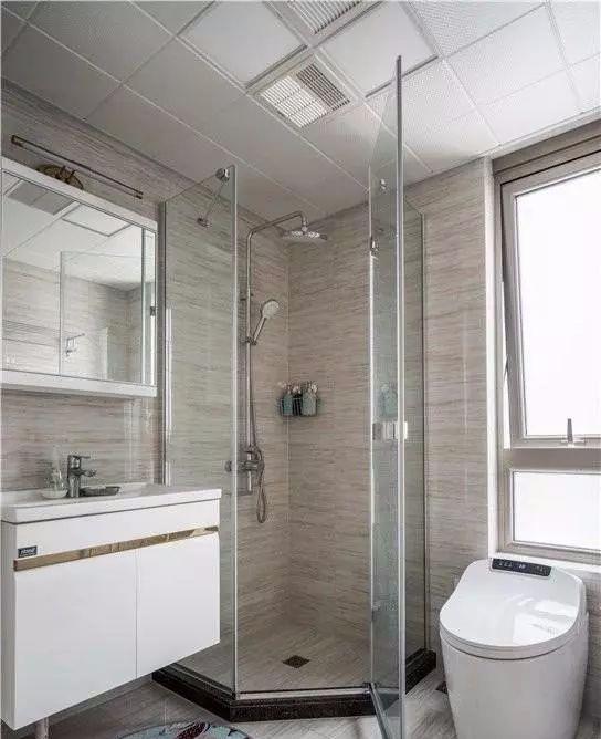 朋友来家参观，进门就说装修太土，全屋一圈转下来，不说话了