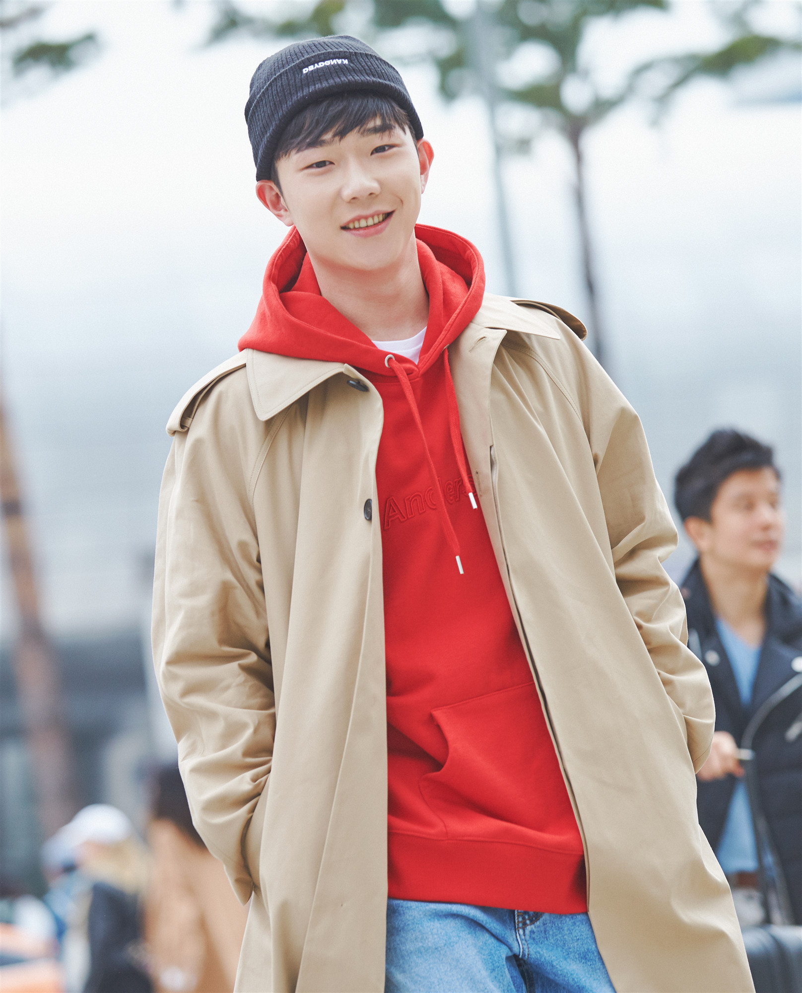 张亦驰主题街拍 笑容耀眼