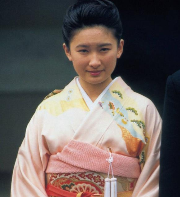 其实对于纪子王妃来讲,在现在的一些活动中,我们能够看得出来,她的