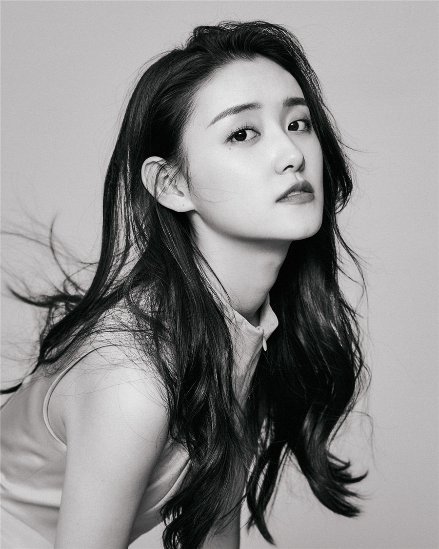 蒋依依19岁生日写真 明艳少女成长蜕变