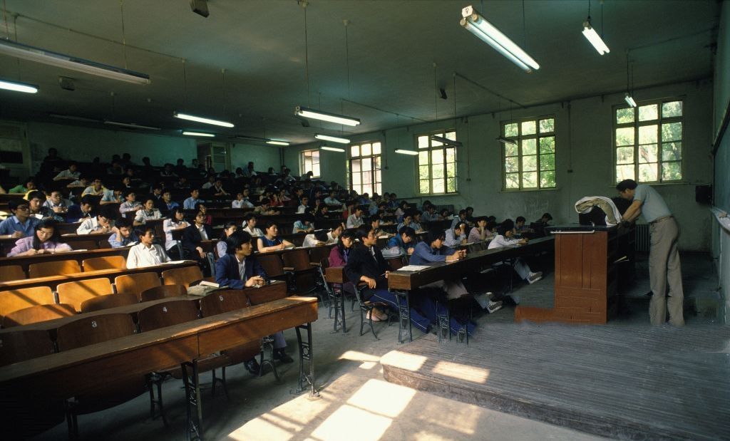 老照片:1980年代的北大校园,怀念那个白衣飘飘的年代_高清图集_新浪网