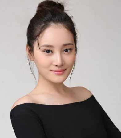 牛丽燕出身武术世家,不折不扣的女神,真实随性散发着迷人魅力!