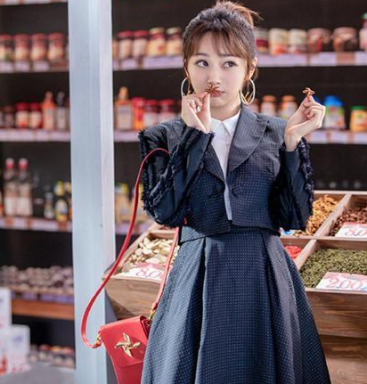 杨紫《中餐厅》成教科书式穿搭 网友:再留个长头发就好了