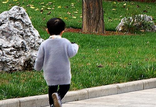 宝宝这4种走路姿势很危险,尤其是第一种,可能要看医生!