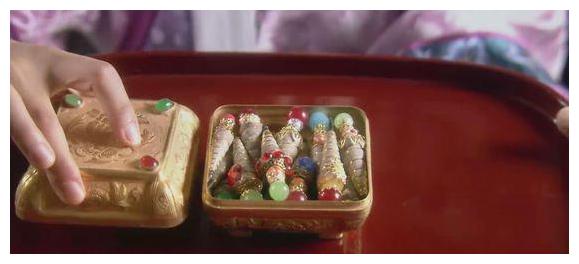 蜀锦玉鞋,《甄嬛传》中皇帝唯一赠与甄嬛的一双"独一无二"的"玉鞋".