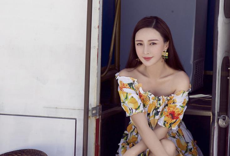 一路向西中的两大宅男女神一个逆袭成女王另一个高开低走