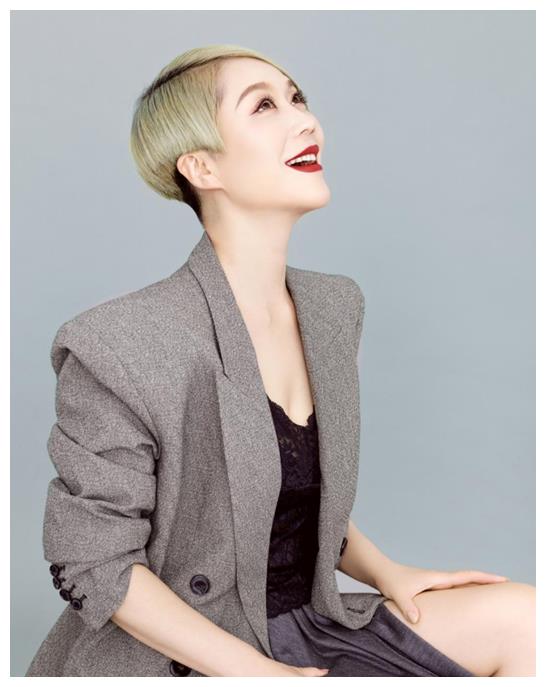 王菲菲《吃饭要吃蒜》mv全网曝光 体现不一样的"亲民中国风"