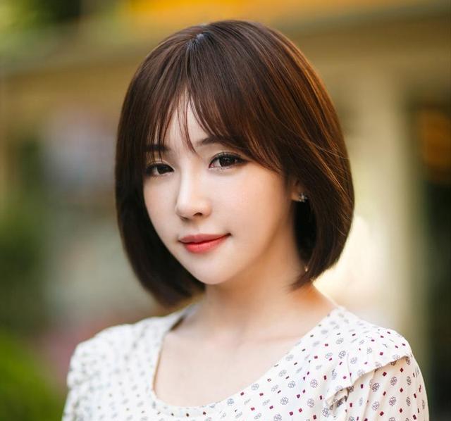 奔四奔五的女性,如果有白头发,尽量别留这3种发型,显老没气质