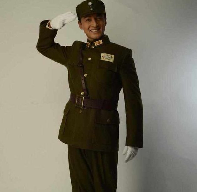 《伪装者》幕后照:图1明台表情搞笑,图5明台和于曼丽在笑什么?