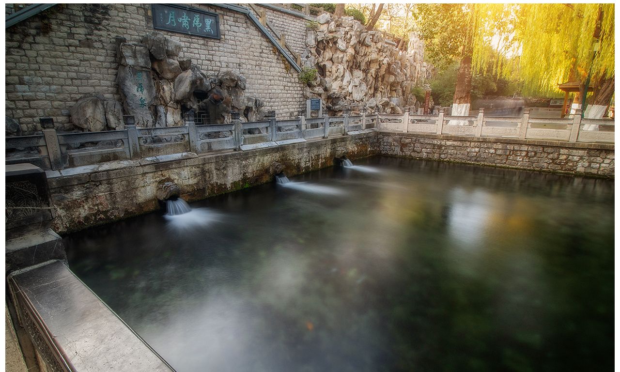 解放阁下黑虎泉畔