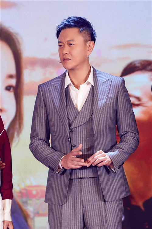 冯嘉怡澳门人家首映礼现场制作杏仁饼显梁家手艺