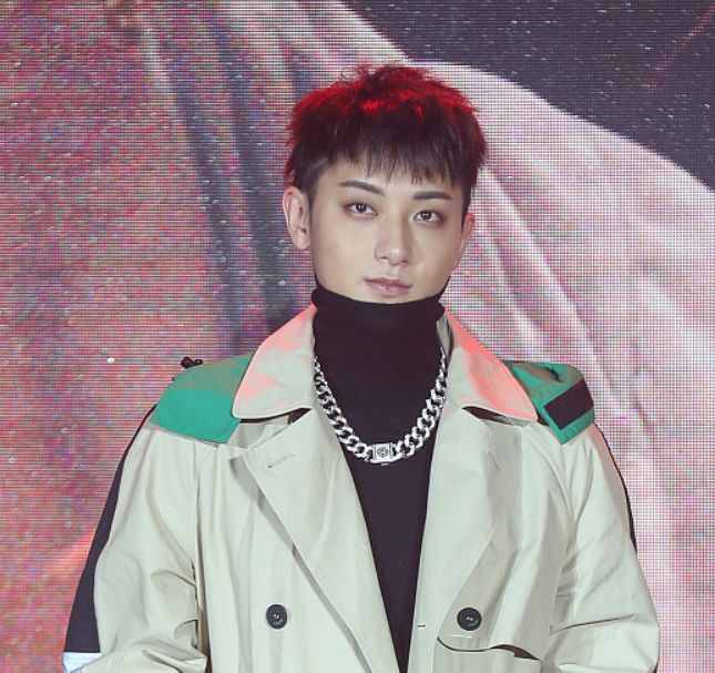 黄子韬短发清爽可爱捂脸耍帅小精灵附体刘芸胡冰卿似同龄