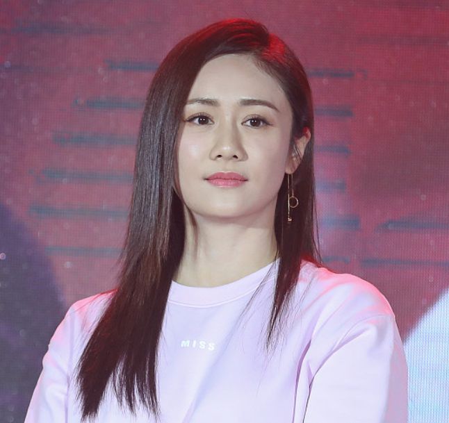 黄子韬短发清爽可爱捂脸耍帅小精灵附体刘芸胡冰卿似同龄