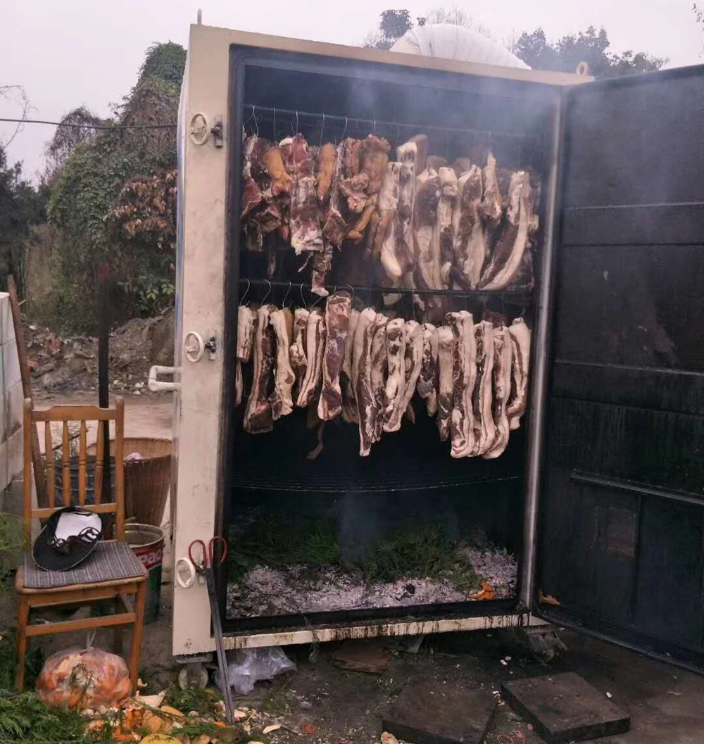 城市与农村的区别!四川阆中组团熏腊肉,这场面太壮观了