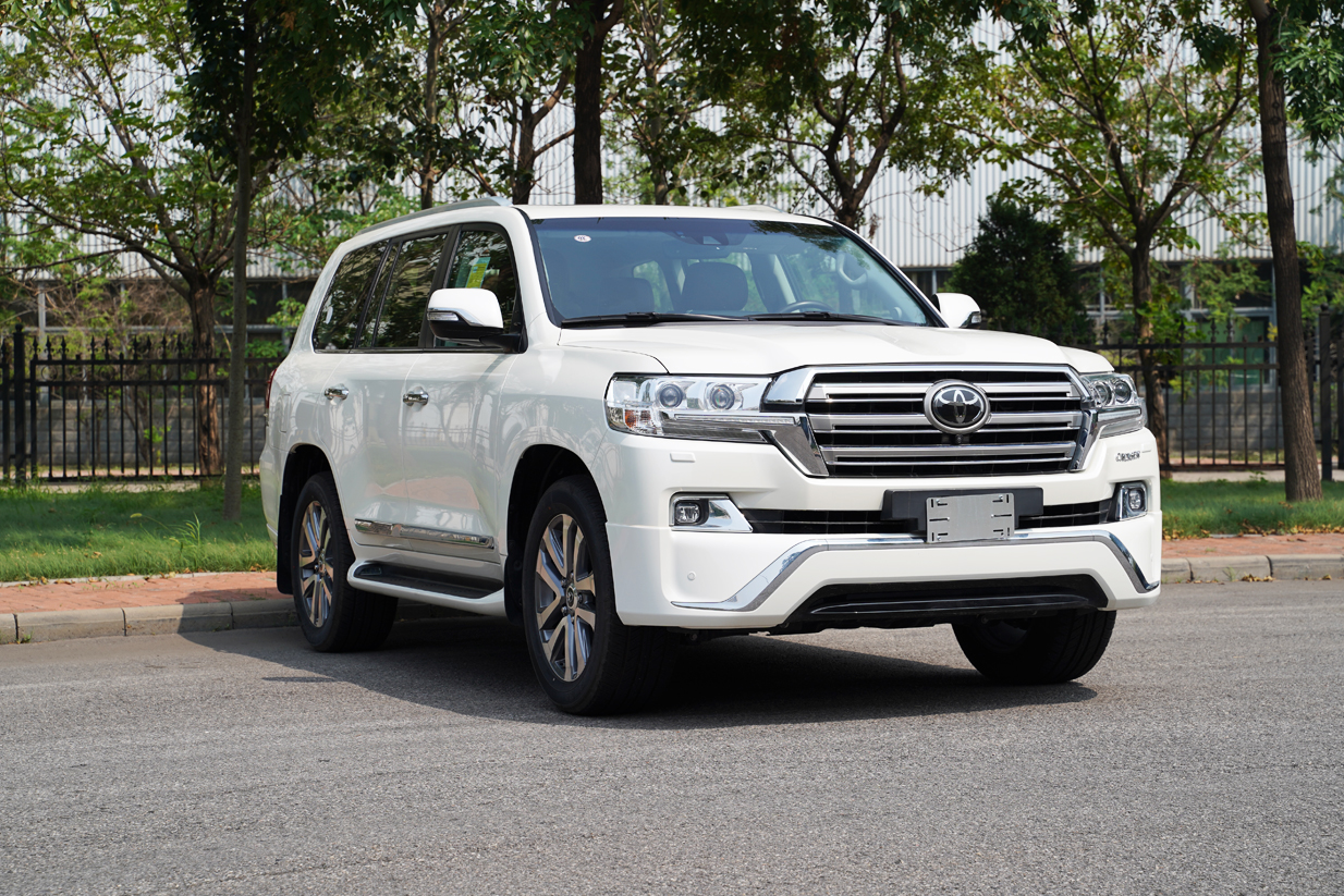 平行进口车实拍越野王者的风范2019款兰德酷路泽不一样的风景