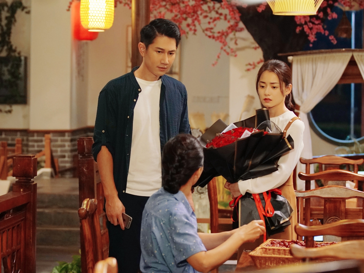 何明翰小怜与格尔热拍儿童节发校园花絮怀旧