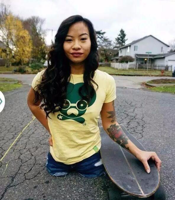 月入10万"无腿"女孩,依靠"身体"转酬劳,最怕被人瞧不起