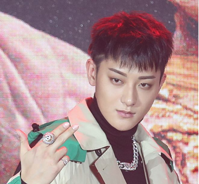 黄子韬短发清爽可爱捂脸耍帅小精灵附体刘芸胡冰卿似同龄