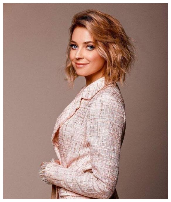 "史上最萌女总检察长"童颜御姐 娜塔莉亚 近照欣赏