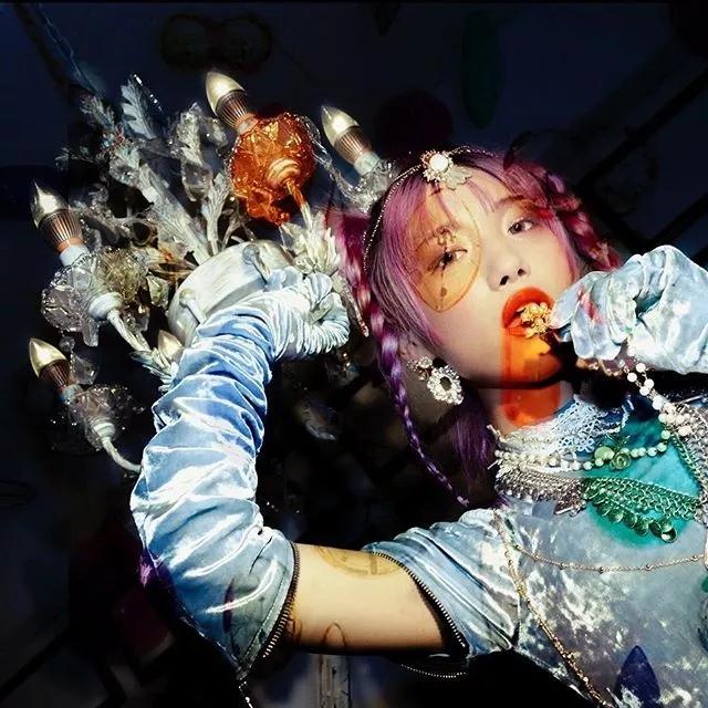 红遍日韩的美女新星17岁拿下地下女rapper比赛冠军