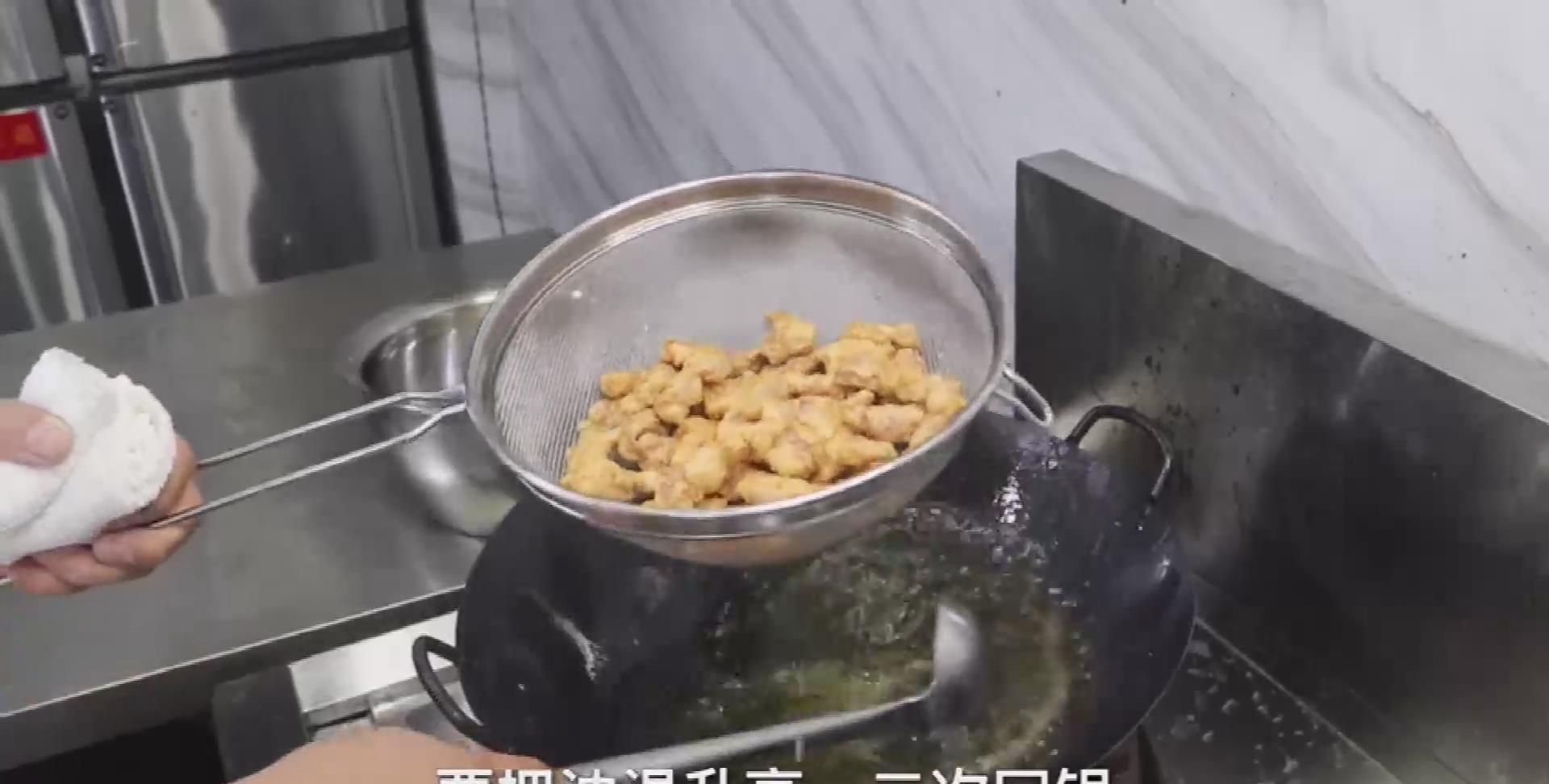 大厨教你一道“乳香炸肉”,只需简单3步,香酥金黄炸酥肉就完成