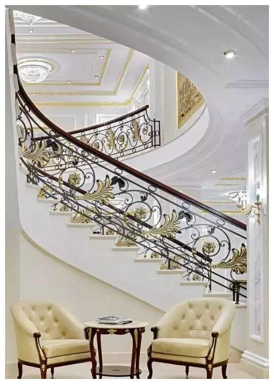 千万别委屈别墅，不配个大理石楼梯怎能体现豪宅气质