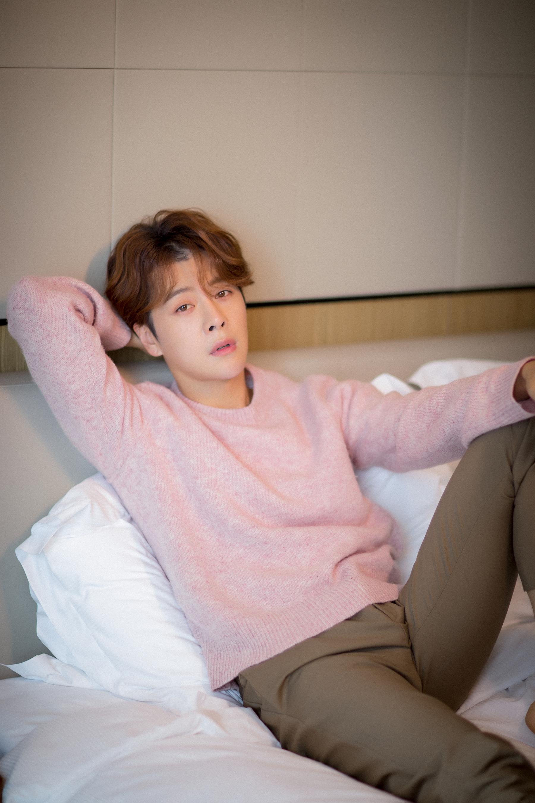 徐海乔最新写真圣诞之际来袭 可盐可甜的男神分分钟令你心动