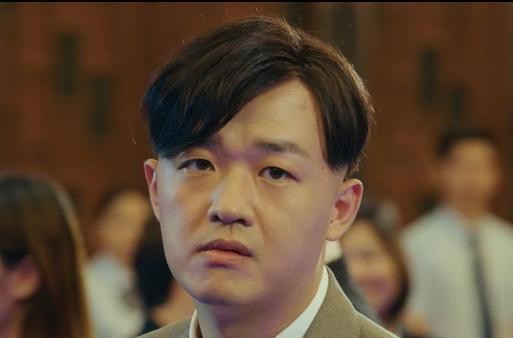 大人物包贝尔的假发有多逼真放大10倍后我看到了这个东西