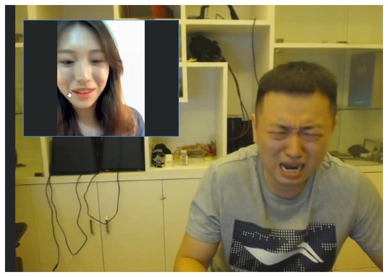 药水哥直播假哭弄哭妹子,网友:节目效果碾压pdd!