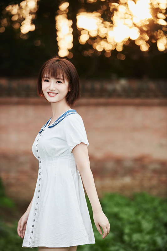 我的莫格利男孩热播付柔美琦写真俏皮帅气