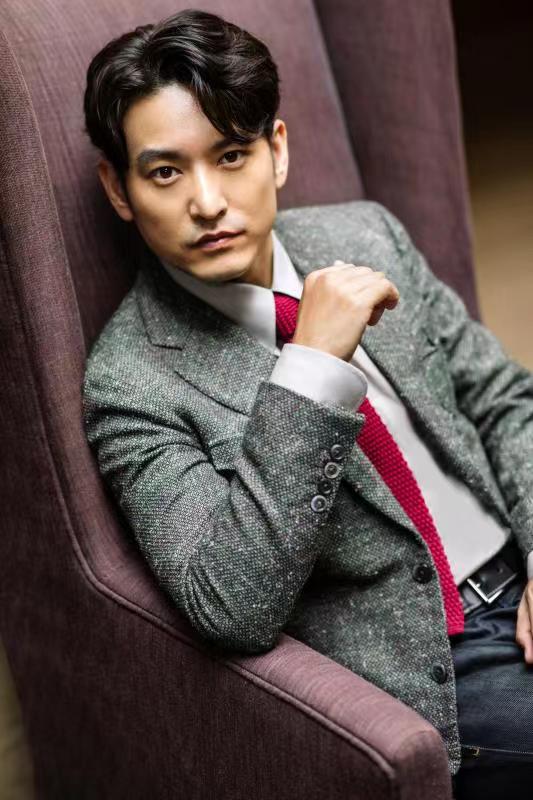 袁文康现身我和我的祖国首映谈护航实现儿时空军梦