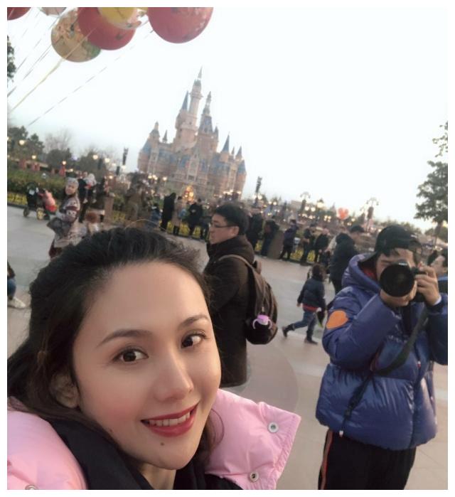 56岁国脸李修平撞上41岁演员程莉莎两段婚姻让李修平更