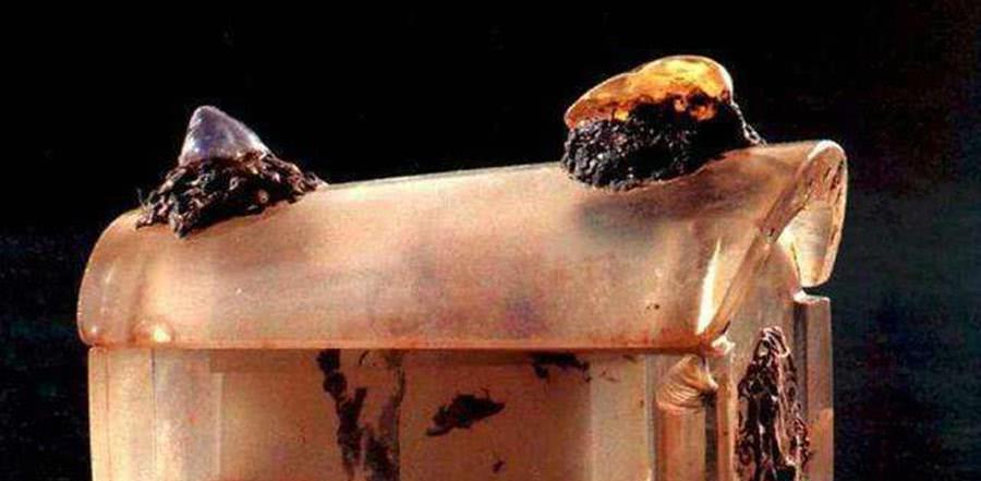 雷峰塔下真有白蛇吗01年专家进入地宫千年的秘密曝光