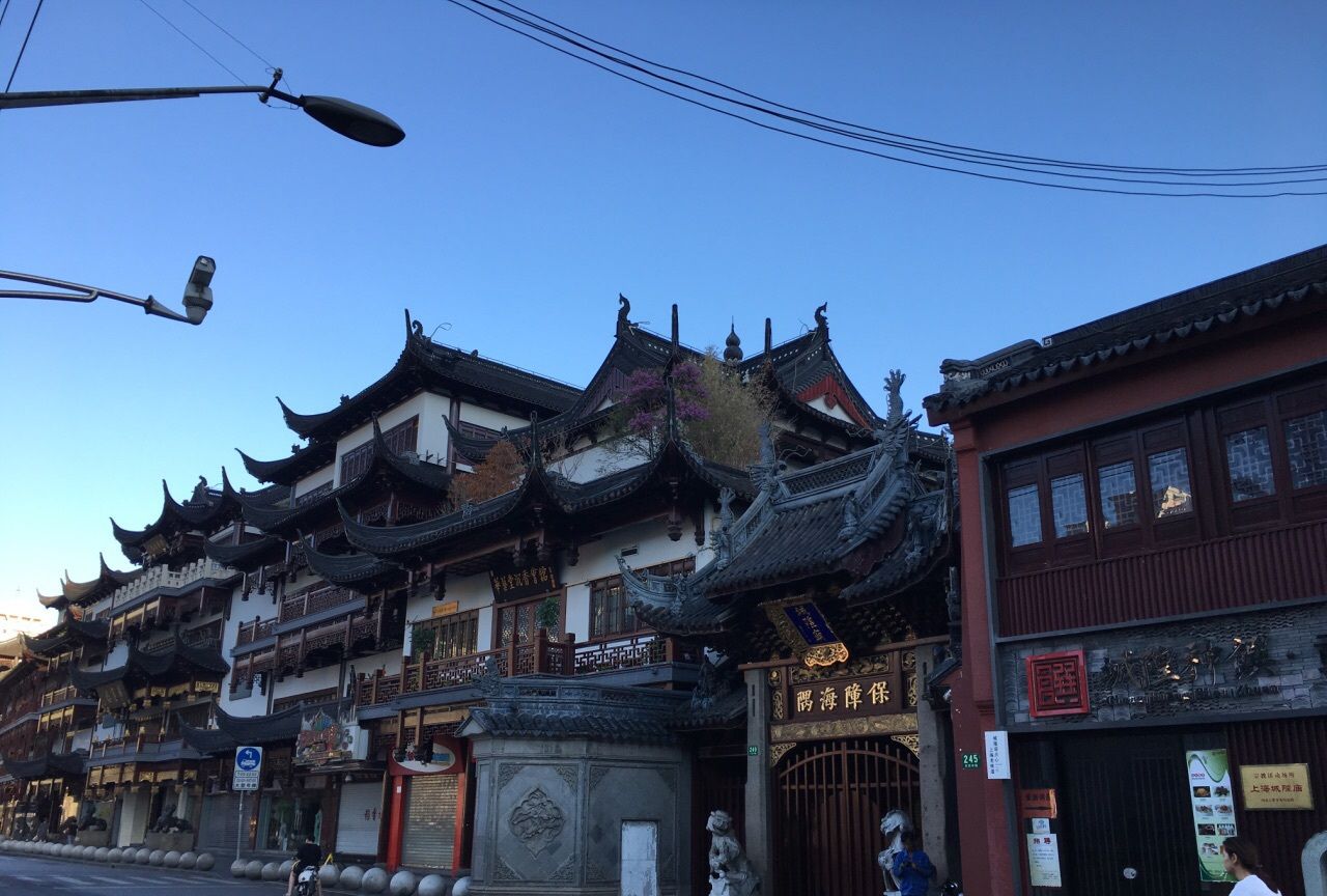 城隍庙让你全面地领略到上海的历史、建筑、文化、风情，传统
