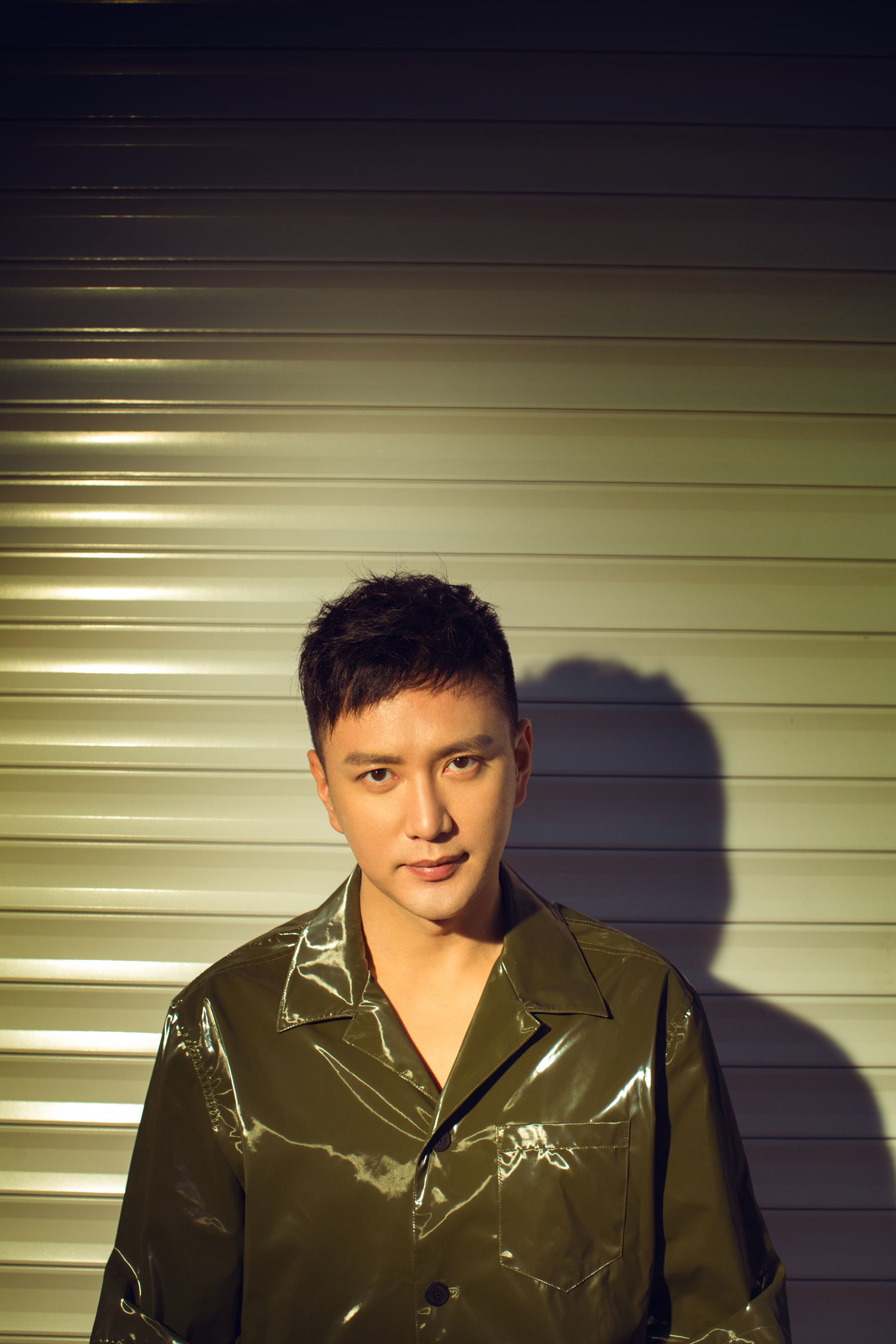 王仁君时尚大片曝光 清新俊逸魅力十足