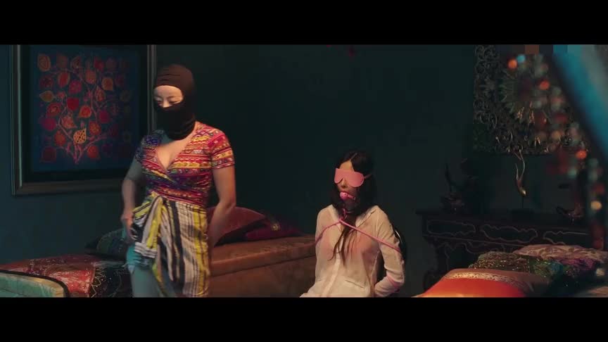 姑娘遭绑架美女成功潜入将她救走