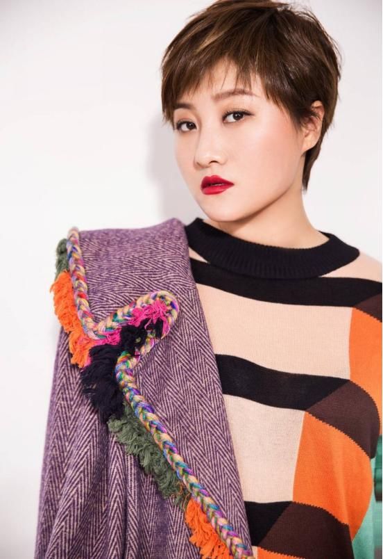 她曾是乡爱里最丑的女演员,如今变瘦与关晓娜媲美,减肥如同整容