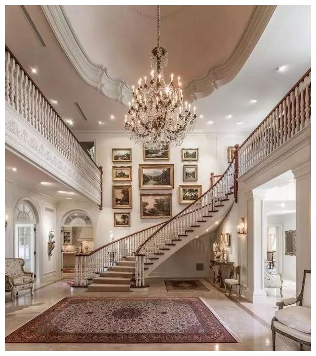 千万别委屈别墅，不配个大理石楼梯怎能体现豪宅气质