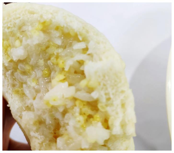 高校食堂大米馅包子算什么,还有面条馅馒头,凉面馅汉堡吃过吗?