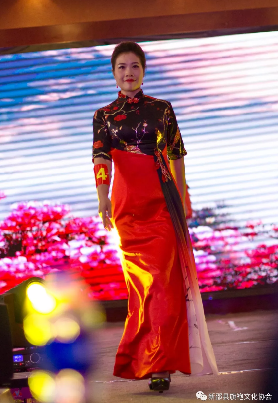 周雪莲获2019年"浔美旗袍"杯湖南省第六届旗袍大赛网络人气冠军
