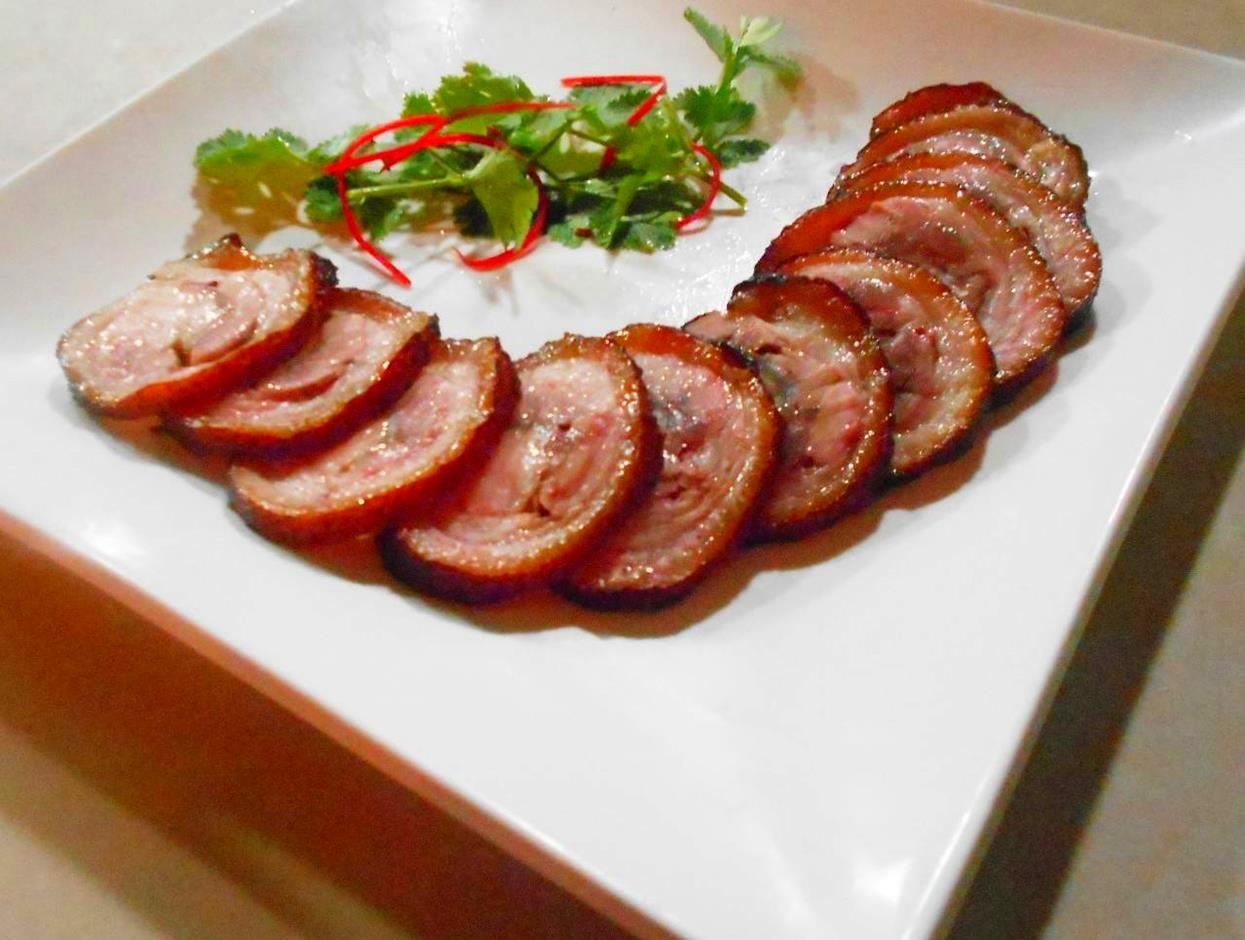 在家做捆肘卷质地鲜嫩色泽红润让人食指大动