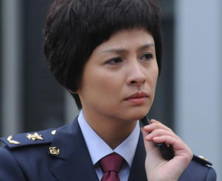 她曾与陆毅同剧飙戏,为爱情放弃事业,却在婚后5年沦为单亲妈妈