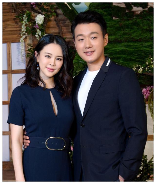 他走红后娶了自己的老师,婚内8年生3娃,如今妻子40岁美如少