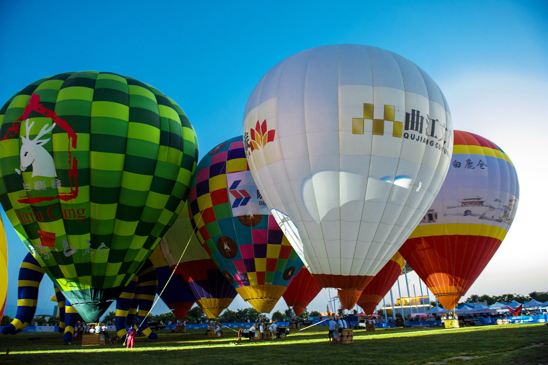 6月1日热气球嘉年华光雕音乐会首晚在西安白鹿原61白鹿仓激情开幕