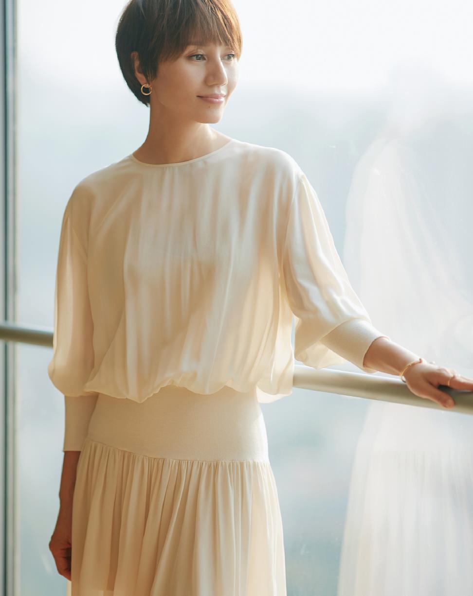 剪波波头短发搭配黑色look裙装,减龄时髦_高清图集_新浪网