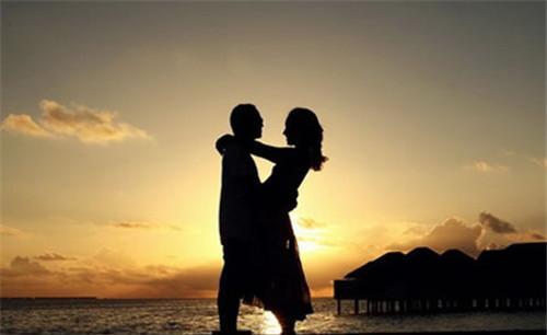 爱情里三观不合的两个人还要不要在一起